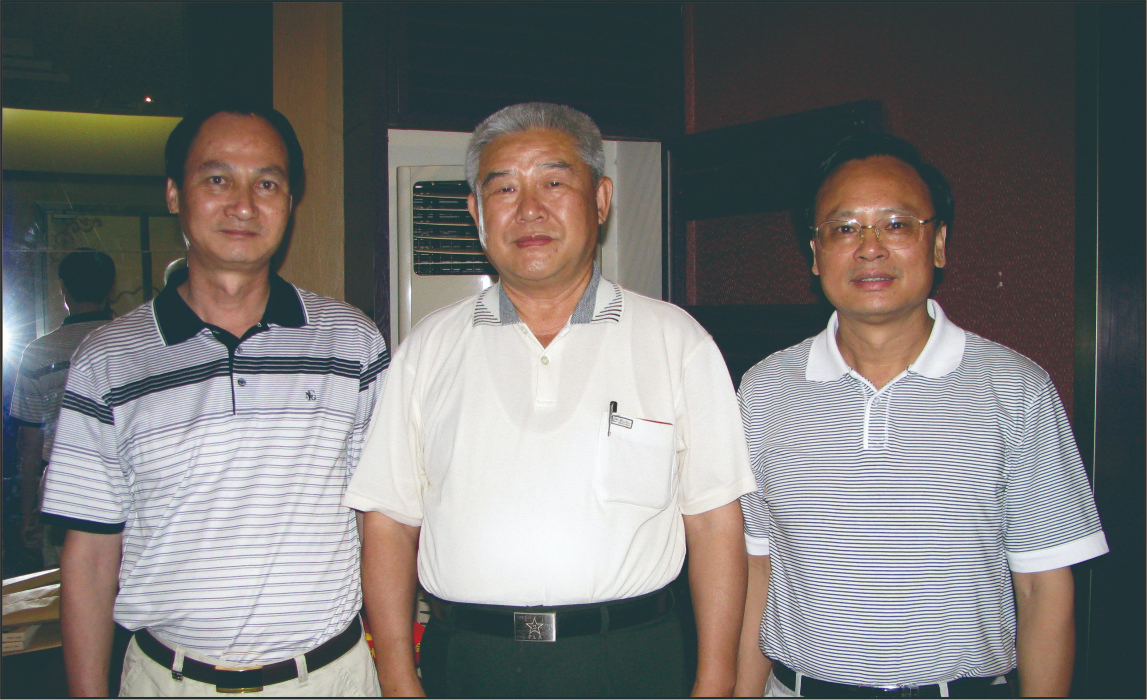 廣西區(qū)發(fā)改委領(lǐng)導(dǎo)陪同中國(guó)人民解放軍總參謀部政治部主任賈雪陽(yáng)軍（照片中）到公司實(shí)地考察，并給予“好安節(jié)電器”高度評(píng)價(jià)